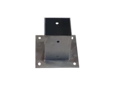 Stolpefot på plate 101×101×150 mm varmforsinket