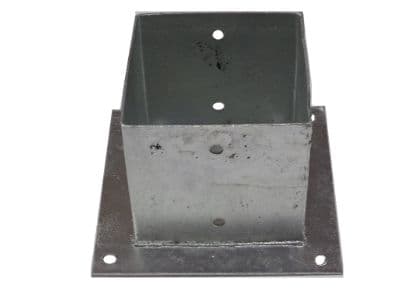 Stolpefot på plate 151×151×150 mm varmforsinket