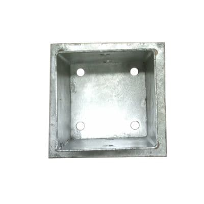 Stolpefot på plate 96×96×150 mm varmforsinket
