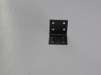 Vinkelanker 40×40×40 mm sort pulverlakkert